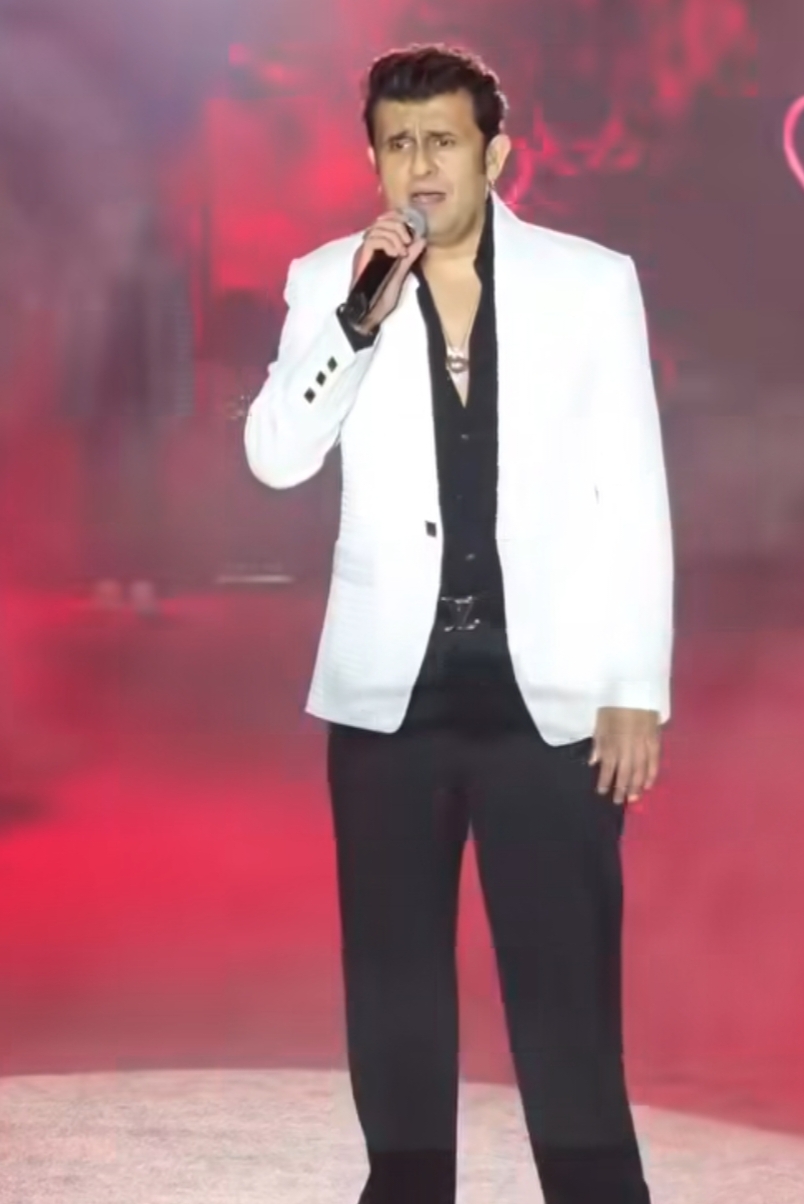 मनोरंजन कर हंसाया… गुदगुदाया और रुलाया – सुप्रसिद्ध गायक सोनू निगम ने होली पर किया सराबोर