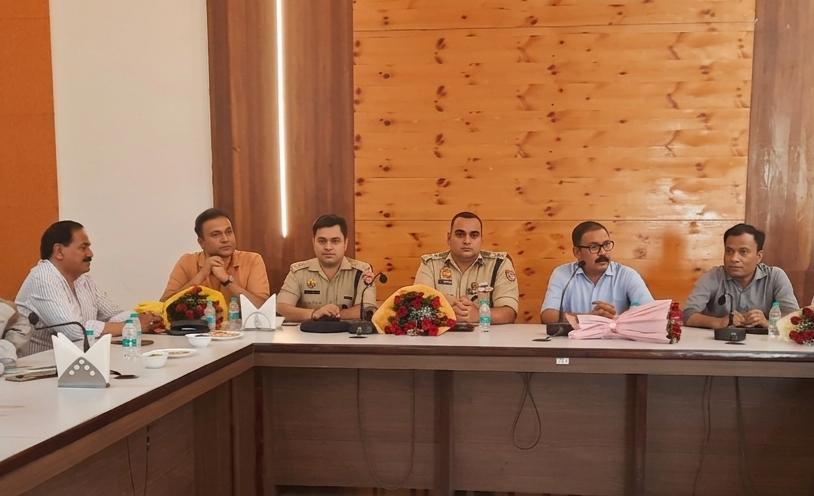 मई दिवस से पहले मजदूर संगठनों ने बांटे पर्चे, खुफिया तंत्र अलर्ट- -गुड़गांव नोएडा, पानीपत के श्रमिकों को न्याय दिलाने के लिए 1 मई को होगी सभा