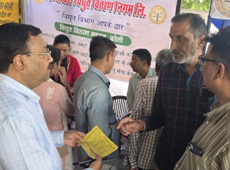 निदेशक पश्चिमांचल ने बरेली में देखी वर्टिकल व्यवस्था, सराहा-कामर्शियल-2 में मनमानी, रामपुर बाग उपकेंद्र में अग्निशमन यंत्र खाली होने पर बिफरे निदेशक